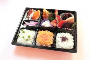 三色ごはん弁当（春）　800円（税込864円）