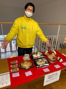 お弁当はいかがですか～～？